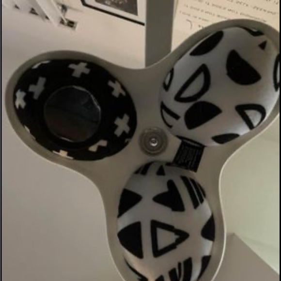 4Moms MamaRoo Bluetooth baby swing - Picture 2 of 6